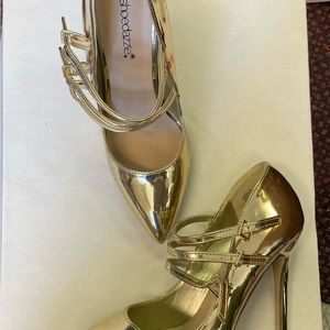 Shoe Dazzle Gold Metallic Mary Jane’s